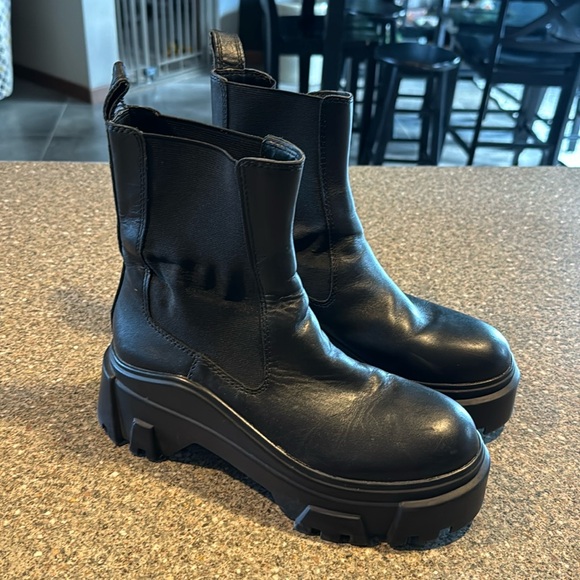 Zara Shoes - Zara y2k platform chunky boots